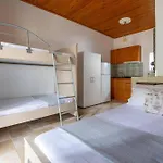 Vagelis Aparthotel 3*