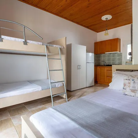 Vagelis מלון דירות 3*